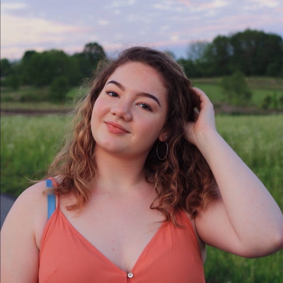 Meet your Posher, Cayla - Picture 1 of 1